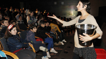 Estreno del espectáculo "O Ritmo do Camiño" de Tropa de Trapo en el Salón do Libro