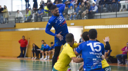 Galería de fotos del partido entre Teucro y Gáldar en el Pabellón Universitario de Pontevedra