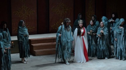 O Teatro Nacional de Moldavia representa a ópera 'Nabucco'