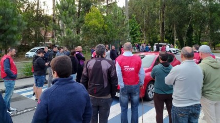 Piquete en la entrada de Ence en la segunda jornada de huelga del metal