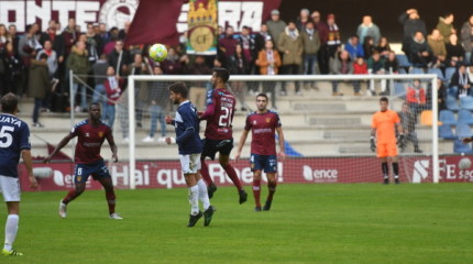 Las mejores imágenes del partido entre Pontevedra y Marino de Luanco en Pasarón