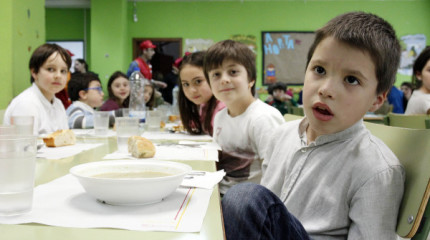 Un millar de escolares de Pontevedra gozan dun menú con Estrela Michelin
