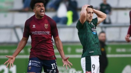 Imágenes del partido entre Racing de Ferrol y Pontevedra CF en A Malata