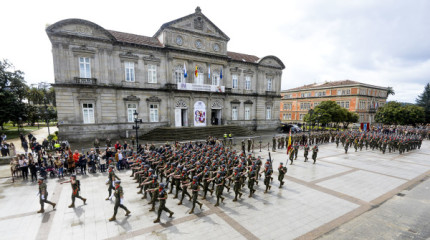 Parada militar por el 150 aniversario del Regimiento Isabel la Católica