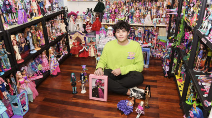 O pontevedrés Ethan Wolf customiza e colecciona bonecas