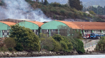 O día despois do incendio dunha das naves de Pontesa