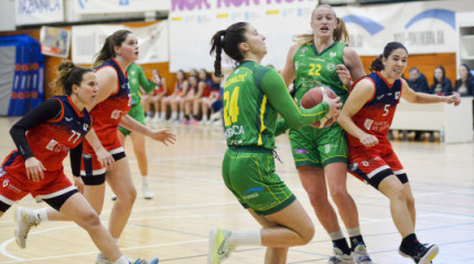 Imaxes do partido entre Club Baloncesto Arxil e Maristas Coruña no CGTD de Pontevedra