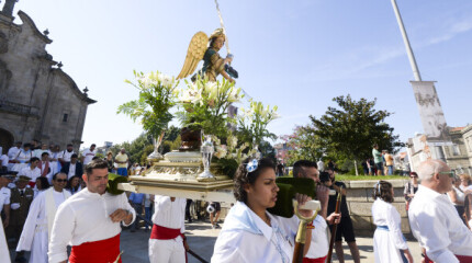 Procesión y Danza de las Espadas de Marín 