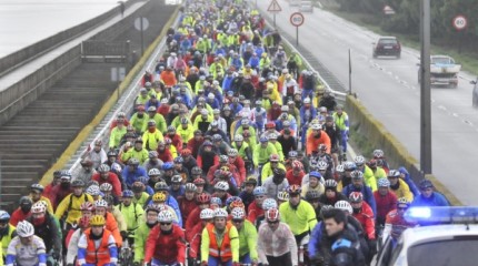 Homenaje al ciclista de Bueu atropellado