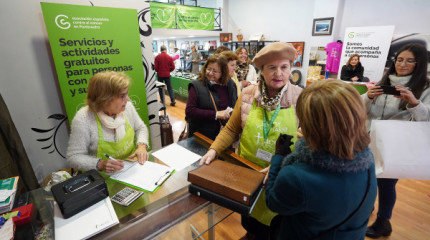 Imaxes do Mercado Solidario da Asociación Española Contra o Cancro 