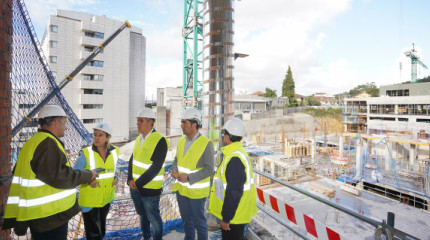 Visita a la primera fase de las obras del hospital Gran Montecelo