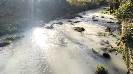 Vertedura no Río Rons