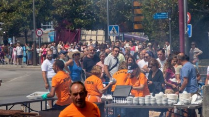 Portonovo despacha media tonelada de sardina en las fiestas de San Roque