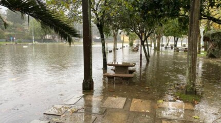 Enchente do río Verdugo en Ponte Sampaio