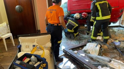 Accidente de tráfico nun establecemento hosteleiro en Laño en Poio