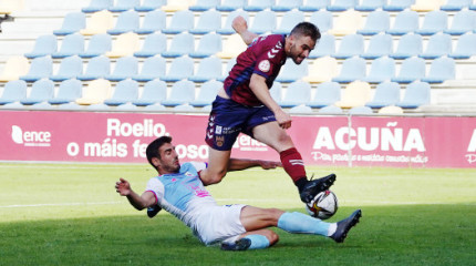 Primeiro partido de liga de 2ª RFEF entre Pontevedra e Compostela en Pasarón