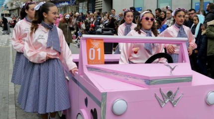 Vilagarcía dá renda solta ás súas ganas de festa cun divertido desfile de Entroido