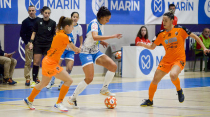 Imaxes do partido entre Marín Futsal e Burela na Raña