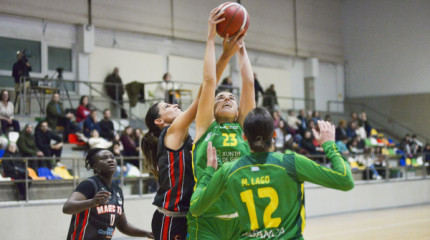 Imaxes do partido entre Club Baloncesto Arxil e Magectias no CGTD de Pontevedra