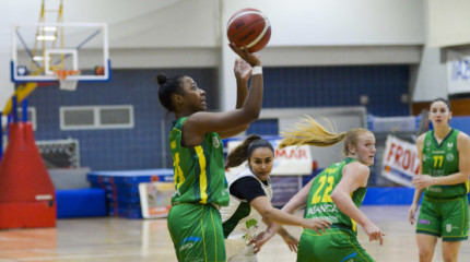 Imágenes del partido entre Club Baloncesto Arxil y Unicaja en el CGTD de Pontevedra