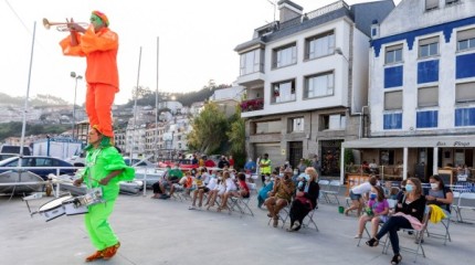 Espectáculo de clown y actuación de la orquesta La Ocaband