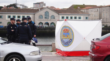 Rescate de un cuerpo en el Lérez