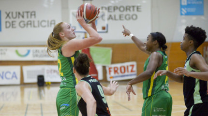 Imágenes del partido entre Club Baloncesto Arxil y Barakaldo en el CGTD de Pontevedra