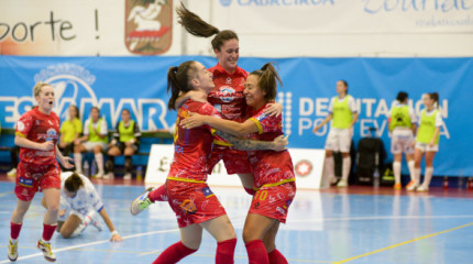 Imaxes do partido entre Poio Pescamar e Futsal Alcantarilla