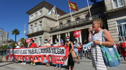 Concentración de delegados sindcales de la CIG contra el acuerdo estatal que prorroga los ERTE