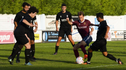 Último amistoso de pretemporada entre Villalonga y Pontevedra (1-4)