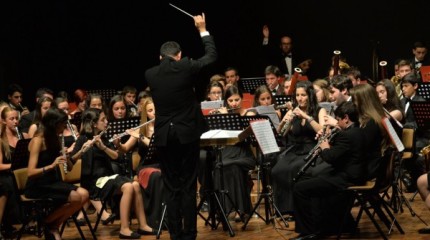 Concierto de la Banda de Música de Salcedo y de la Banda Unión Musical de Meaño en el Teatro Principal