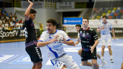 Partido de Liga Asobal entre Club Cisne Balonmano y Sinfín