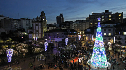 Acendido da iluminación do Nadal na praza da Ferrería