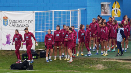 Entrenamiento de la Selección Española en el campo de Burgáns, en Cambados