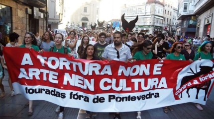 Una nueva manifestación antitaurina recorre las calles de Pontevedra